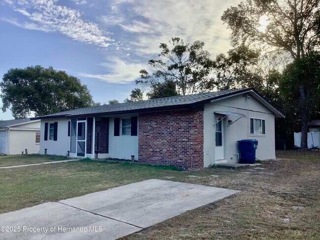 Foto del edificio - 7322 Pinehurst Dr