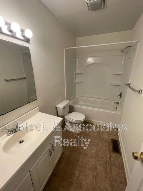 Building Photo - 128 West St