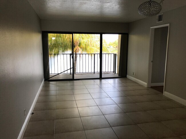 Foto del edificio - 1455 Lake Crystal Dr