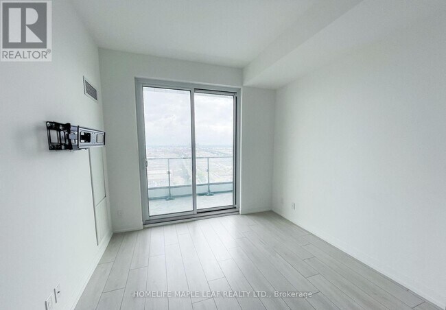 Photo du bâtiment - 950-2950 Portage Pkwy