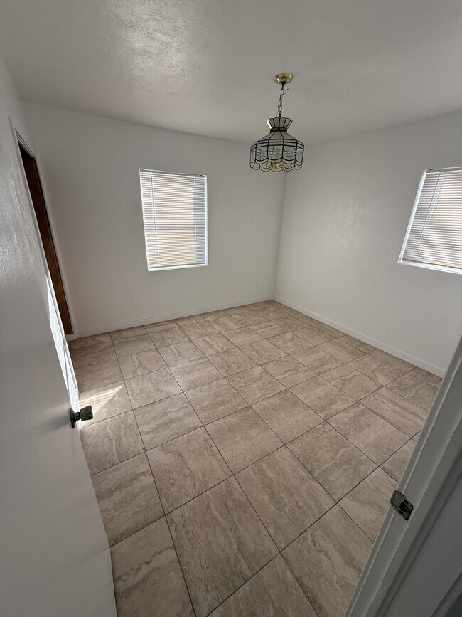 Foto del edificio - 929 Giles Rd