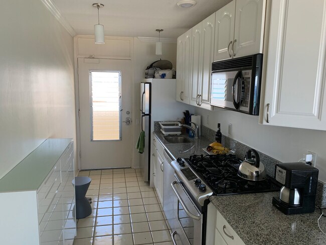 Foto del edificio - Ocean Front, Gold Coast, Furnished Studio ...