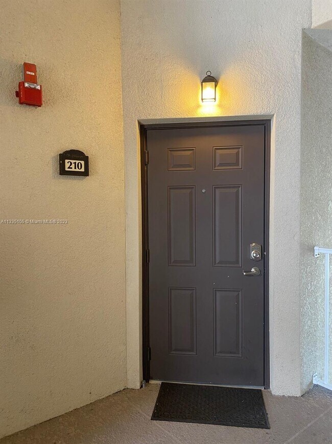 Foto del edificio - 8740 NW 97th Ave