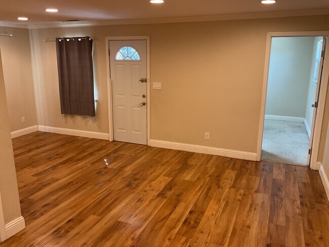 Building Photo - 585 Marin Ave