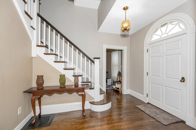 Building Photo - 40 Orient Ave