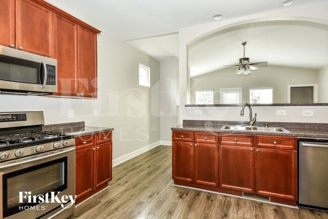 Building Photo - 6957 Sunnywood Dr