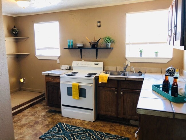 Photo - 200 off move in by May 15th!   ALL BILLS PAID! 2 bedrooms with 2 bath rooms that is a upstairs un... House