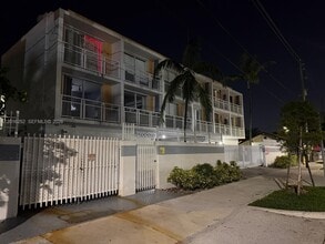 Building Photo - 450 SW 3rd St