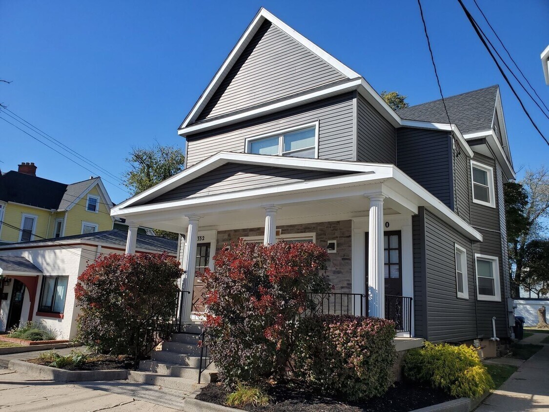 Primary Photo - 330 W 8th St