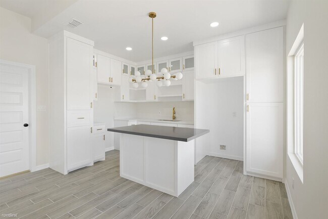 Foto del edificio - 3 br, 2 bath House - 2412 San Pascual