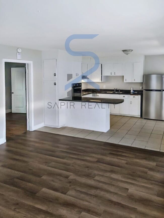 Building Photo - 225a Brady Dr