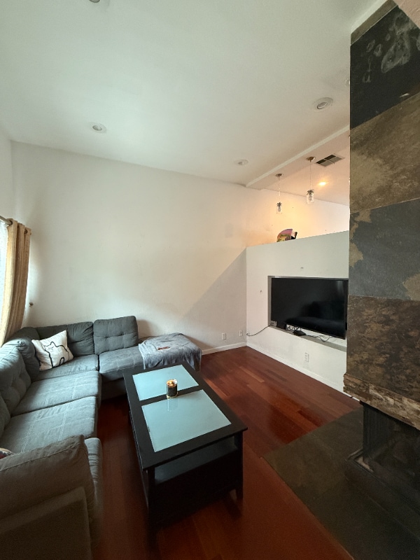 Foto del edificio - 27609 Nugget Dr