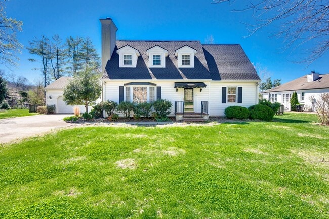 Building Photo - Stunning 3BR/2BA home in the desirable Temple Hills Golf Community!