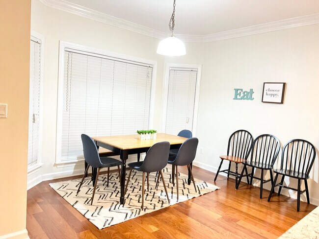 Foto del edificio - 2300 Evergreen Ln