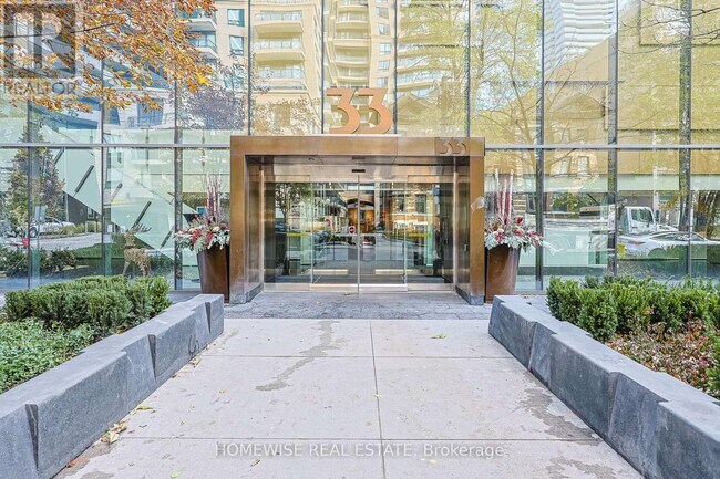 Photo du bâtiment - 33 Charles St E