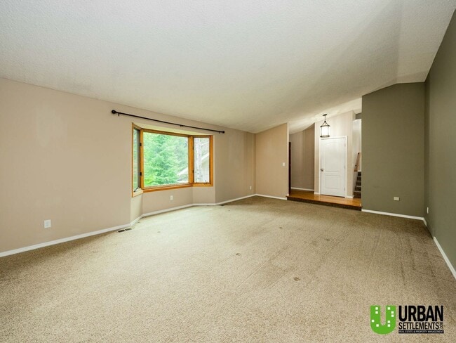 Building Photo - Spacious 4-Bedroom Home with Expansive Lay...