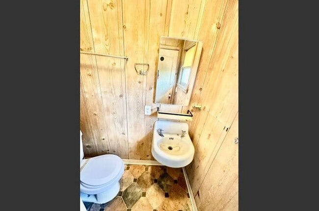 Building Photo - 387 N Glenn Ave