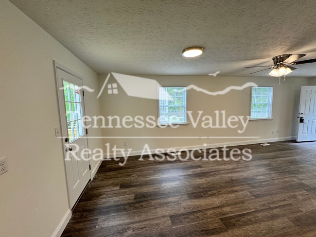 Building Photo - Newly Renovated Home in the Heart of Fount...