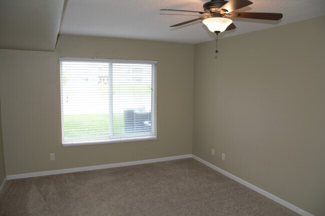 Master Bedroom - 777 Slate Vw