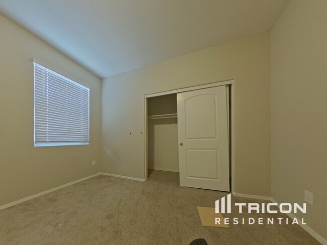Building Photo - 30928 W Picadilly Rd