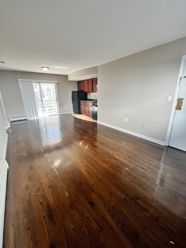 184 Fairview Ave 3 - 186 Fairview Ave