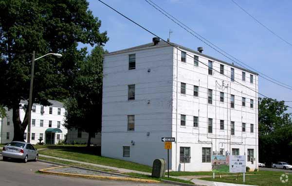 Building Photo - Gardens at Grandin