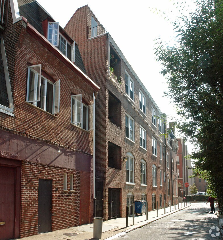 Building Photo - 242 S 13th St