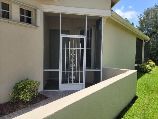 Building Photo - 798 SW Munjack Cir