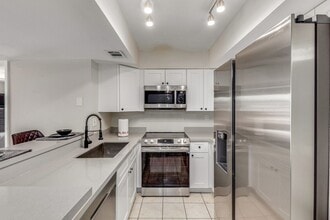 Building Photo - 540 N May