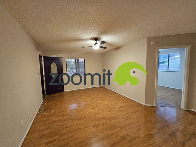 Building Photo - Cute 2 bedroom 2 bath condo in gated community