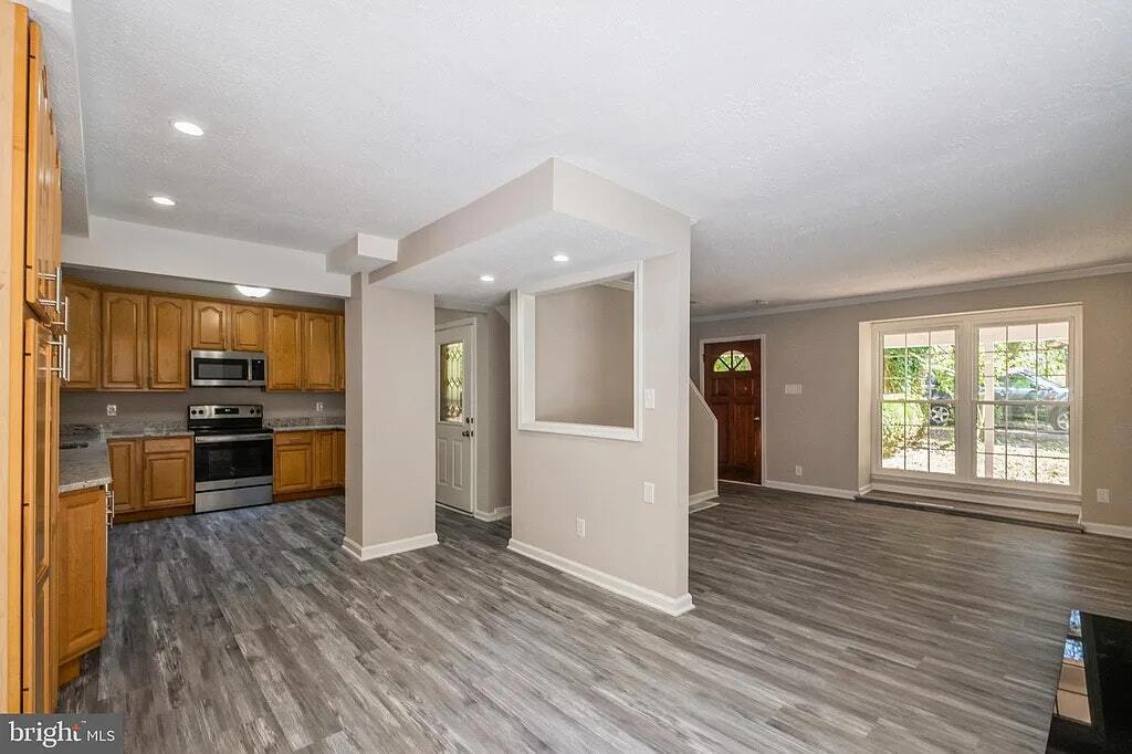 Building Photo - 700 Riverview Terrace