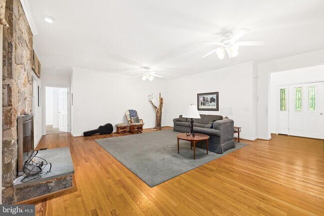 Building Photo - 10 Piper Pl