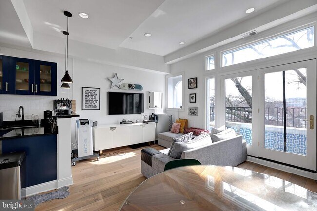 Foto del edificio - 115 Rhode Island Ave NE