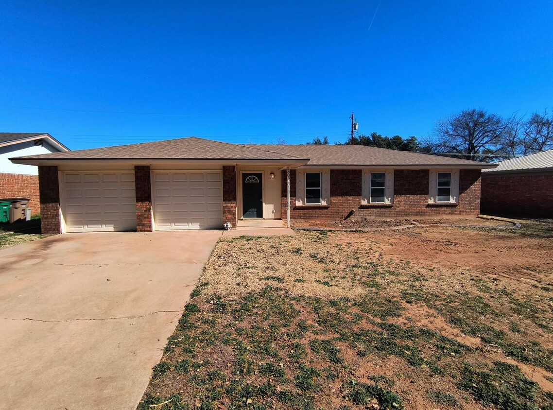 Primary Photo - Nice 3 bedroom + office, 2 bath home in We...