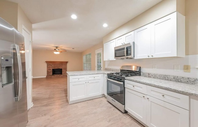 Building Photo - 4220 E Meadow Dr