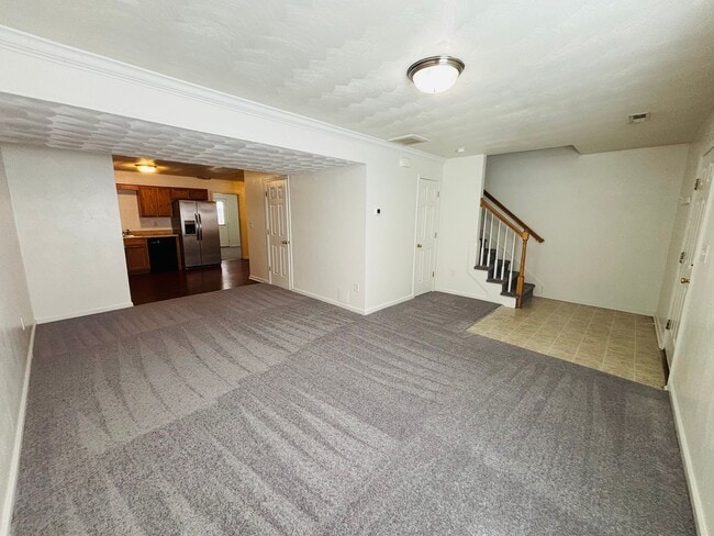 Building Photo - 4 Bedroom, 3.5 Bath Townhouse