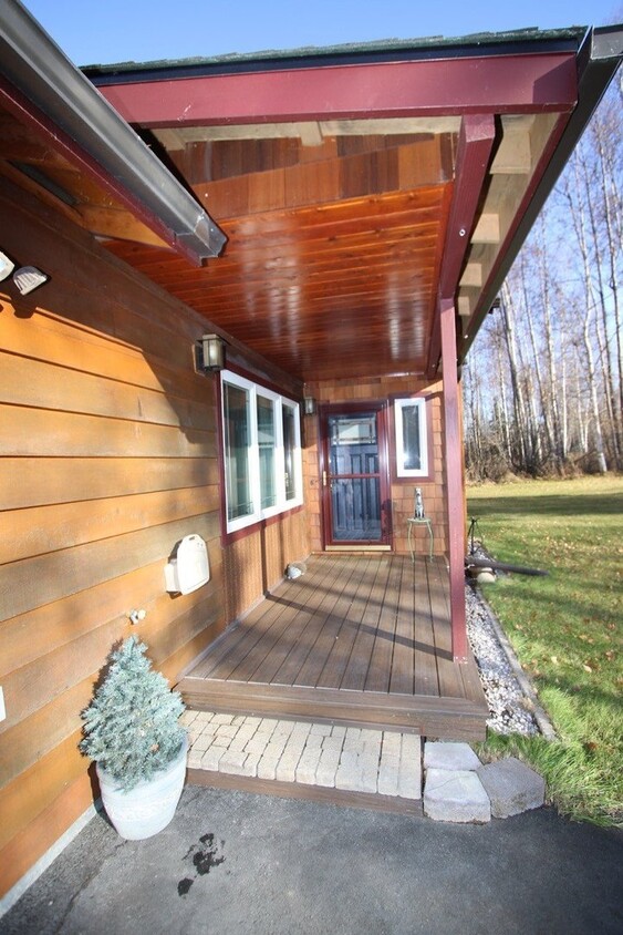 Foto principal - 4 Bedroom Chugiak Home on an Acre!