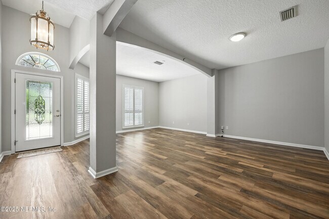 Foto del edificio - 4565 E Seneca Dr