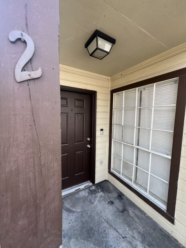 Building Photo - Brightside View