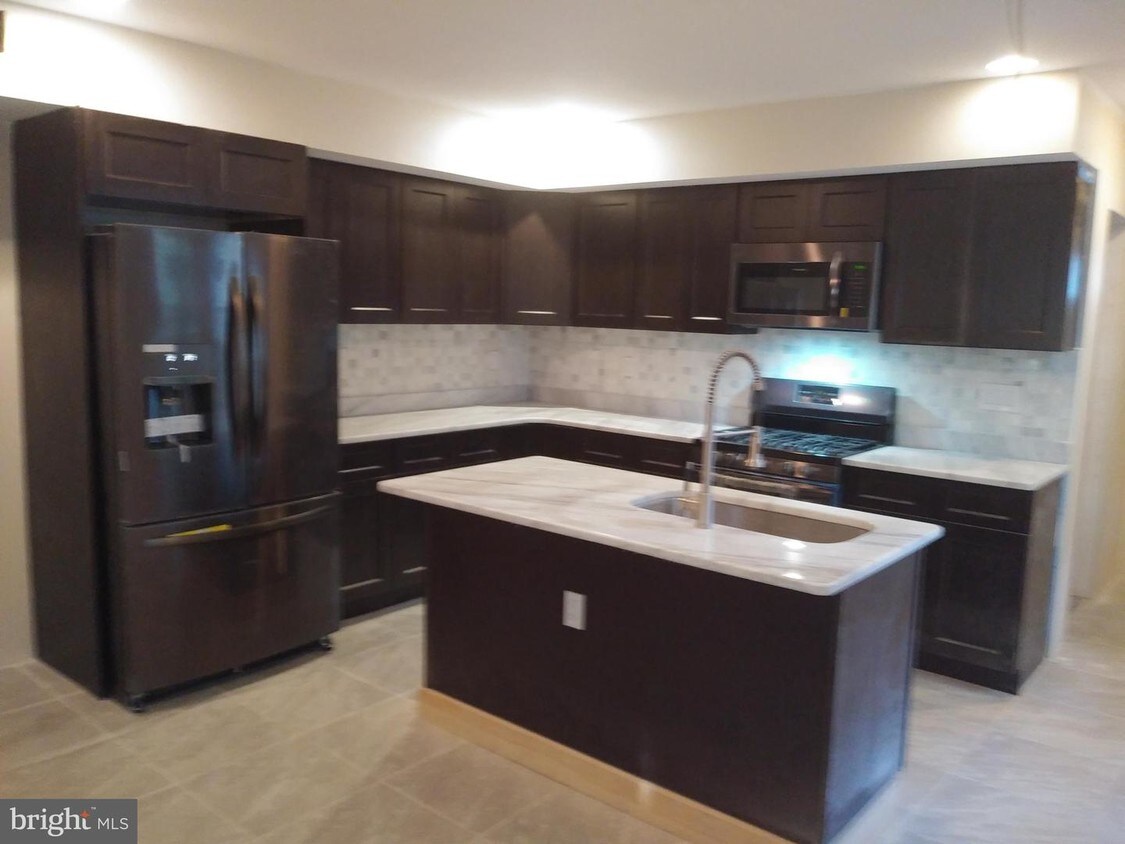 Foto principal - 7133 Oxford Ave