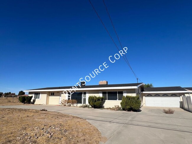 Building Photo - 3 Bedroom Ranch Home For Rent in Palmdale