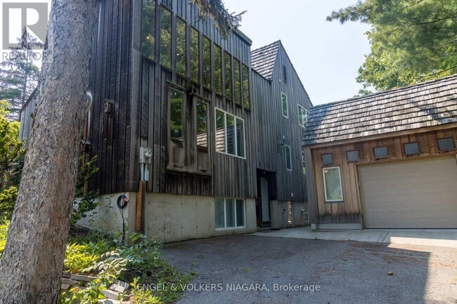 Building Photo - 89 Byron St