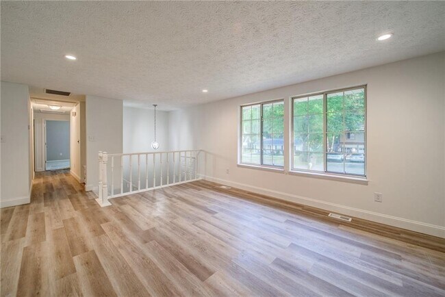 Building Photo - 305 Hembree Forest Cir
