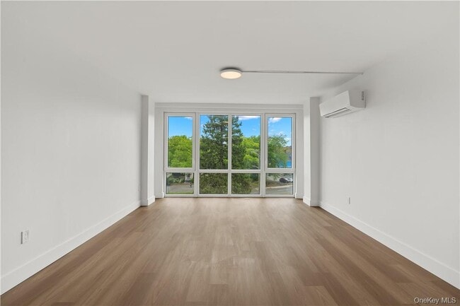 Building Photo - 10 Lyon Pl