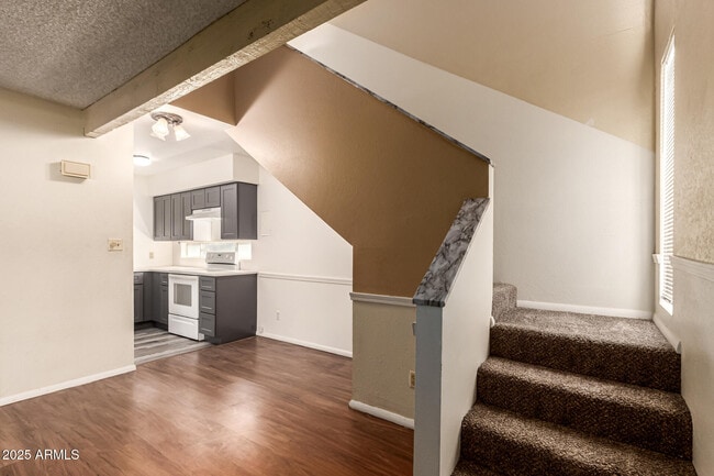 Building Photo - 2680 E Oakleaf Dr