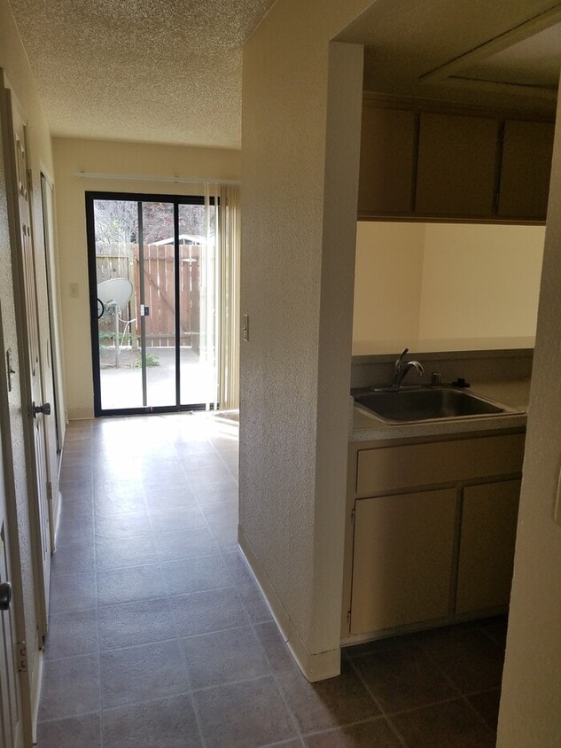 Primary Photo - One month rent freel! Spacious townhome wi...