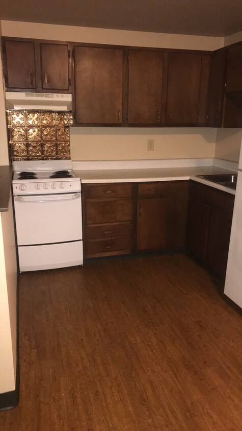 Primary Photo - 2264 Eastman Ave