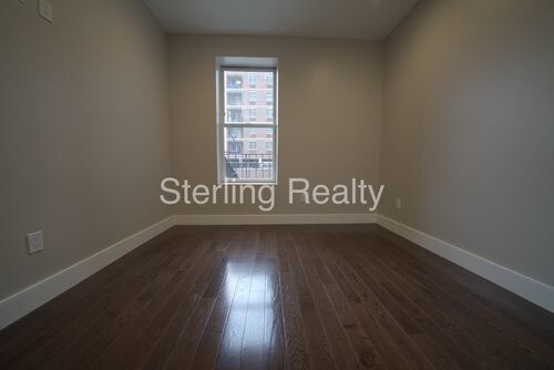 Building Photo - 27-24 Hoyt Ave S