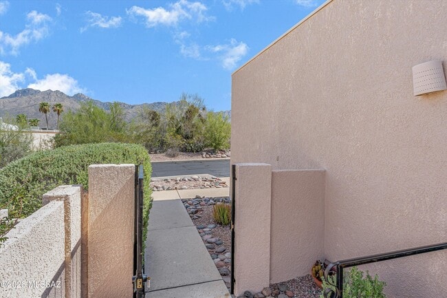 Building Photo - 4992 N Valle Rd