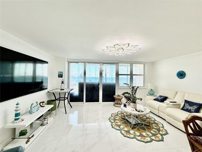 Foto del edificio - 3180 S Ocean Dr